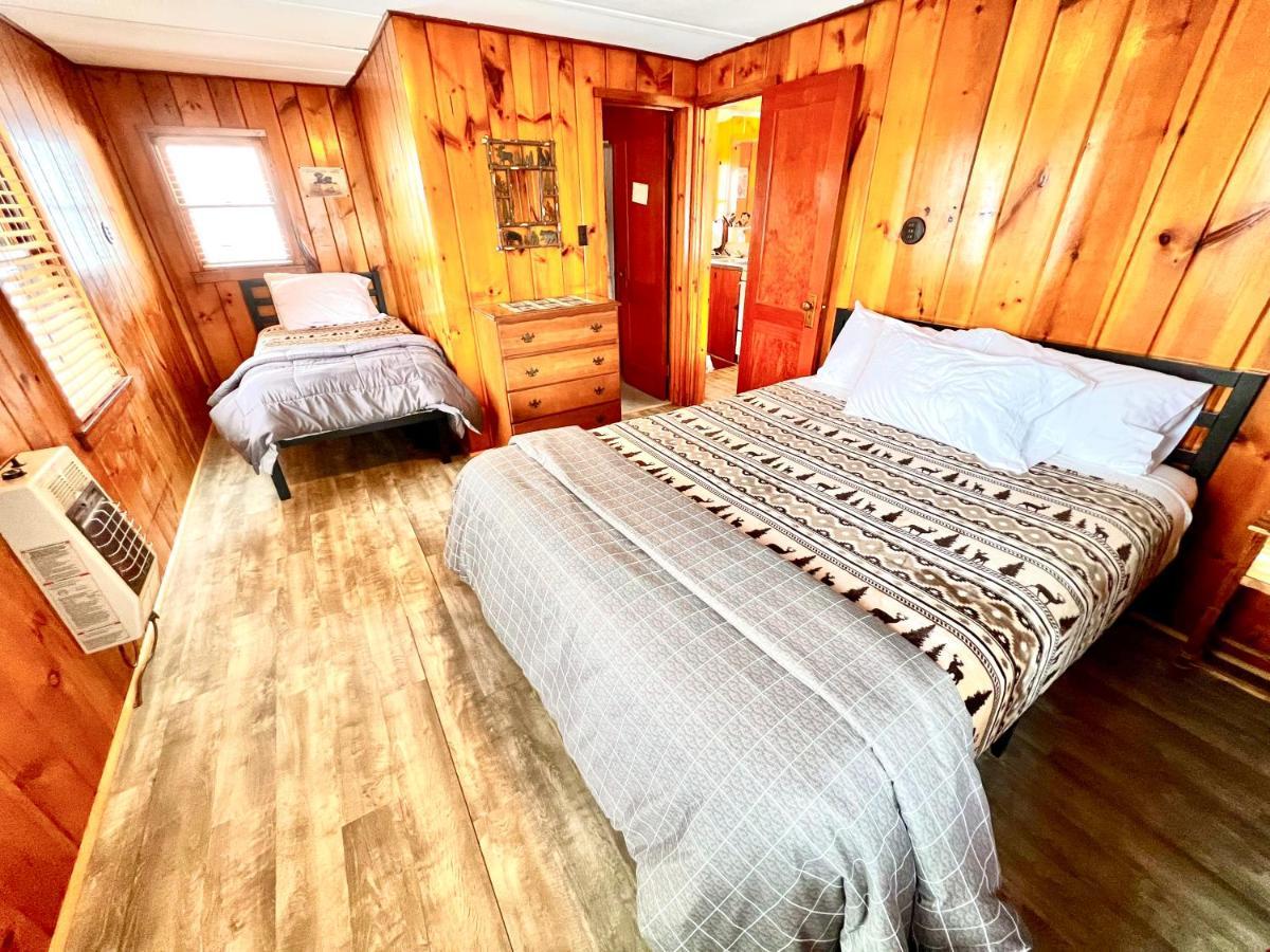 Adirondack Lake Cabins Hotell Indian Lake Eksteriør bilde