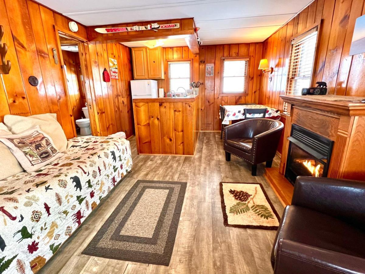 Adirondack Lake Cabins Hotell Indian Lake Eksteriør bilde